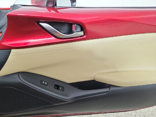 Used 2020 MAZDA MX-5 Miata RF Grand Touring RWD image 13