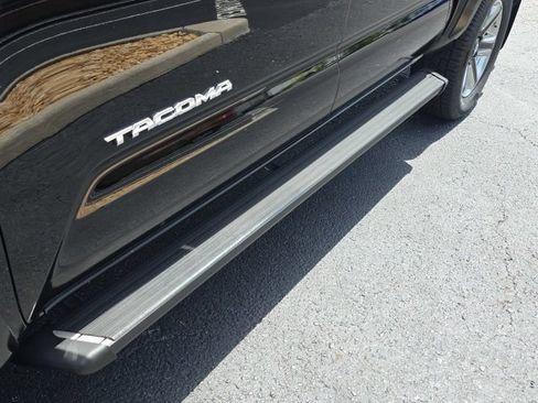 Used 2017 Toyota Tacoma Limited w/ Tow Package AWD/4WD image 6
