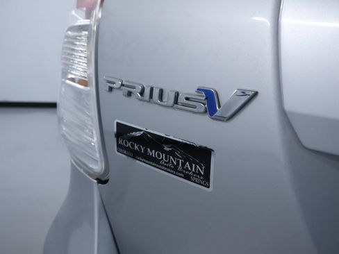 Used 2017 Toyota Prius V Three FWD image 10