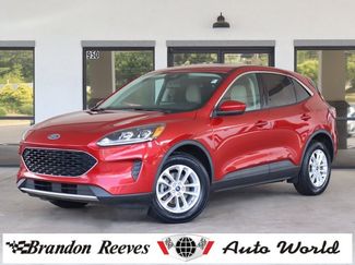 Used 2020 Ford Escape SE image 1