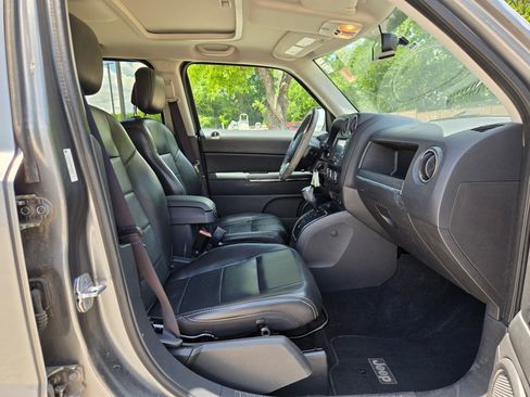 Used 2011 Jeep Patriot Latitude w/ Sun/Sound Group AWD/4WD image 27