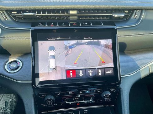 New 2025 Jeep Grand Cherokee Limited w/ Luxury Tech Group II image 14