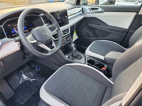 New 2025 Volkswagen Taos SE image 7