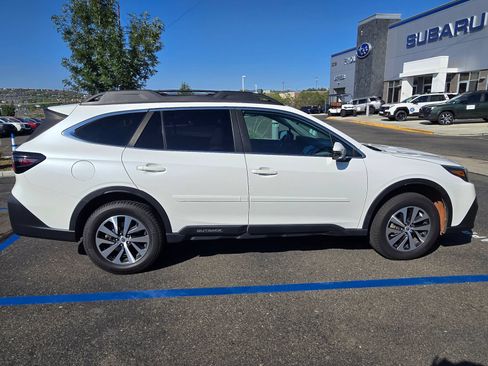 Used 2022 Subaru Outback Premium AWD/4WD image 6