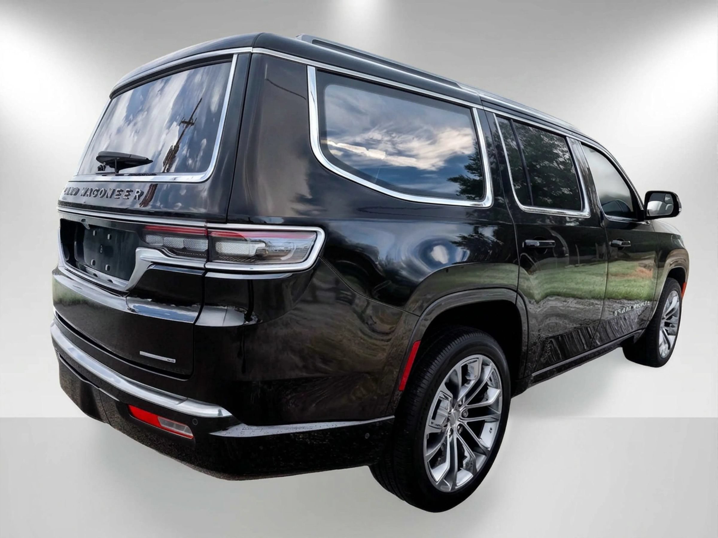 Used 2022 Jeep Grand Wagoneer Series II w/ Premium Group II AWD/4WD image 5