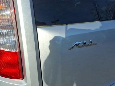 Used 2013 Kia Soul + w/ Audio Pkg image 10