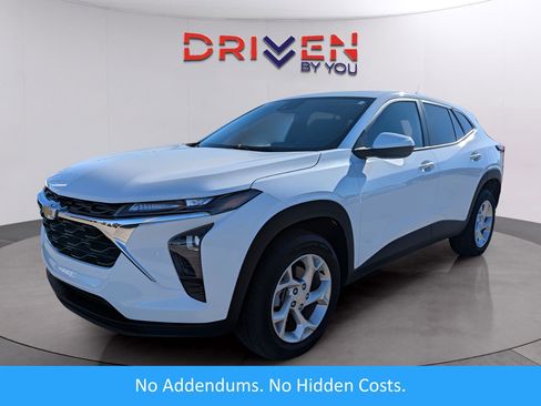 Used 2025 Chevrolet Trax LS w/ LS Convenience Package image 1