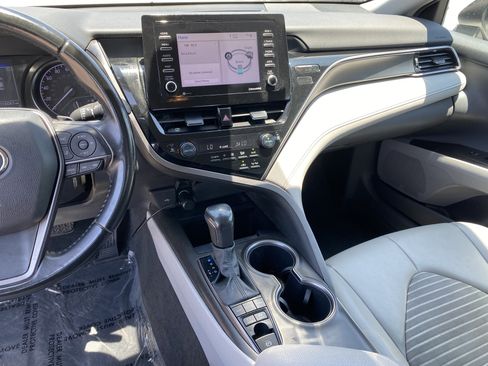 Used 2021 Toyota Camry SE FWD image 12