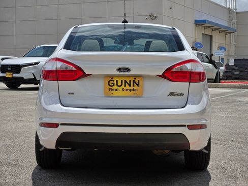 Used 2016 Ford Fiesta SE FWD image 4