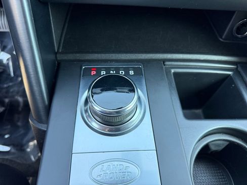 Used 2020 Land Rover Discovery Landmark image 19