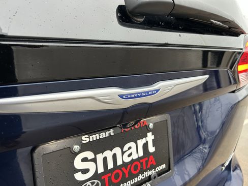 Used 2018 Chrysler Pacifica Limited image 7