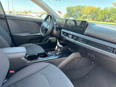 Used 2025 Kia K4 FWD image 15