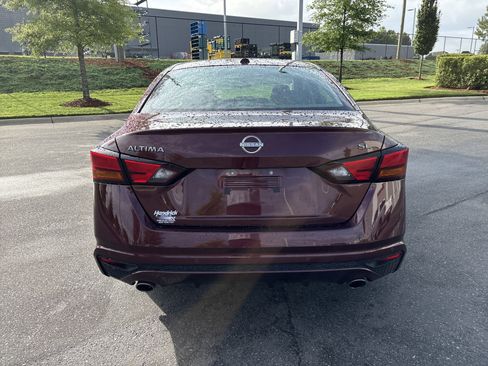 Used 2024 Nissan Altima 2.5 SL FWD image 8
