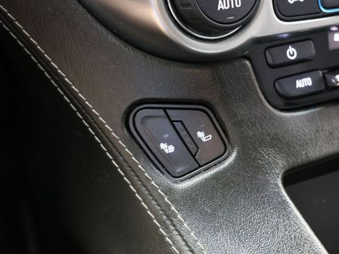 Used 2019 Chevrolet Suburban LT image 9