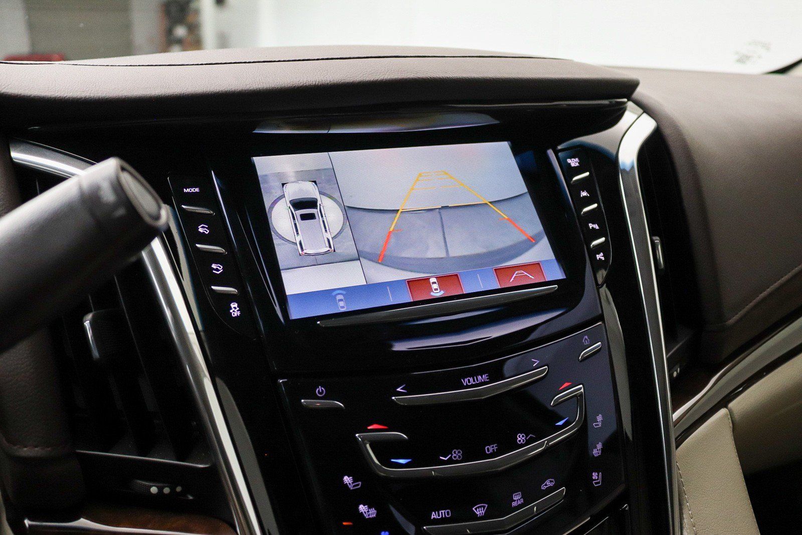 Used 2017 Cadillac Escalade Premium Luxury AWD/4WD image 38