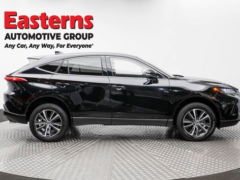 Used 2022 Toyota Venza LE image 4