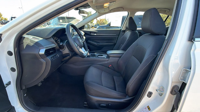 Used 2025 Nissan Altima 2.5 SV FWD image 31