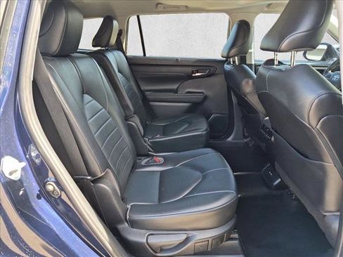 Used 2021 Toyota Highlander XLE FWD image 20