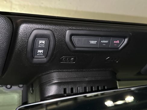 Used 2022 Jeep Wrangler Unlimited Rubicon 4xe w/ Cold Weather Group AWD/4WD image 26
