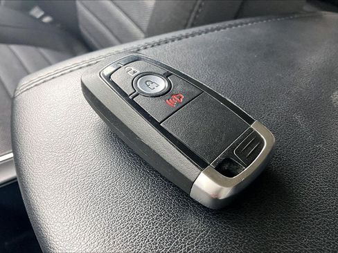 Used 2024 Ford Edge SE w/ Black Appearance Package image 14