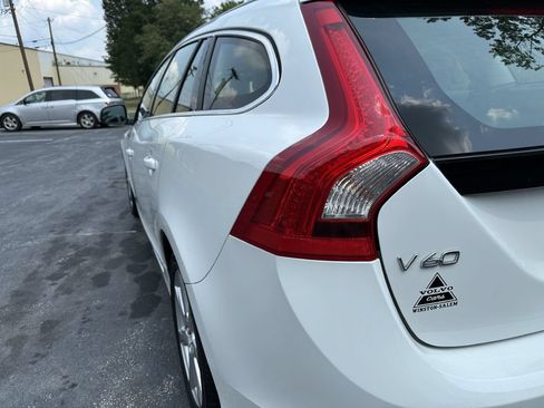 Used 2017 Volvo V60 T5 Premier w/ Convenience Package FWD image 4