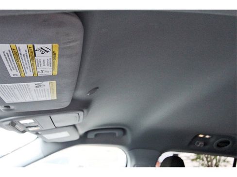 Used 2022 Ford Explorer XLT image 28