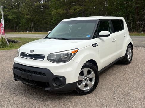 Used 2018 Kia Soul FWD image 2