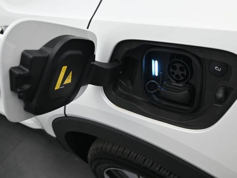 Certified 2023 Volvo XC40 Recharge Plus AWD/4WD image 19
