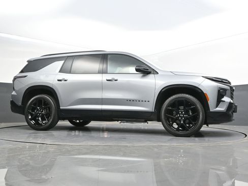 Used 2024 Chevrolet Traverse RS FWD image 50