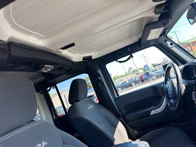 Used 2017 Jeep Wrangler Unlimited Sahara AWD/4WD image 24