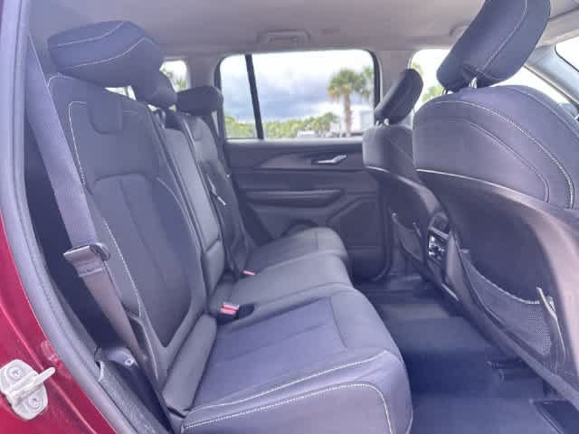 Used 2023 Jeep Grand Cherokee Laredo RWD image 26
