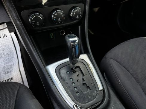 Used 2012 Chrysler 200 Touring FWD image 22