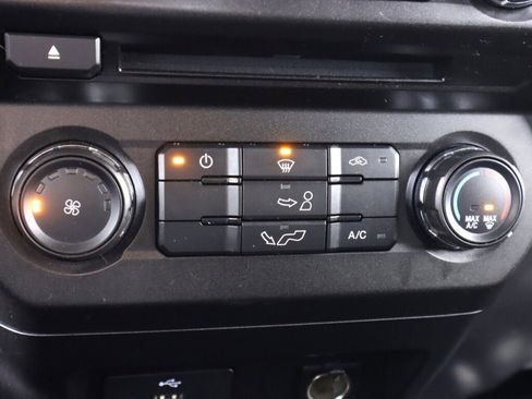 Used 2016 Ford F150 XLT AWD/4WD image 23