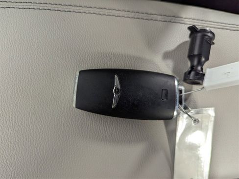 Used 2023 Genesis G70 2.0T image 26