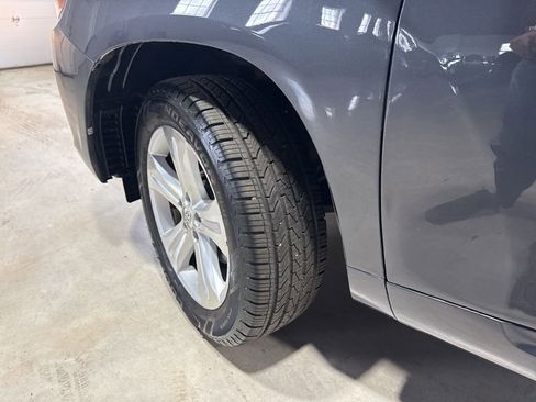 Used 2010 Toyota Highlander Limited AWD/4WD image 3