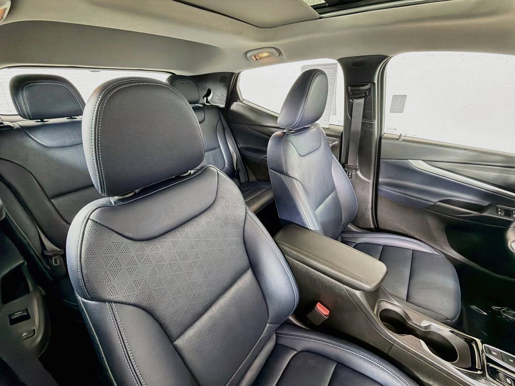 Used 2023 Chevrolet Bolt EUV Premier w/ Sun & Sound Package FWD image 28