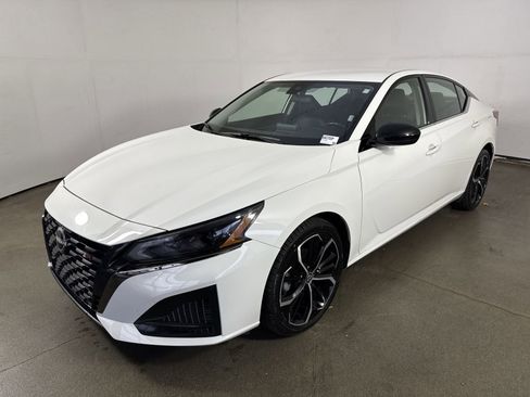 Certified 2024 Nissan Altima 2.5 SR image 25