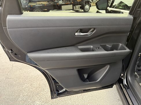 Used 2022 Nissan Pathfinder SV w/ SV Premium Package image 22