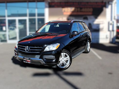 Used 2015 Mercedes-Benz ML 350 ML 350 Sport Utility 4D image 1