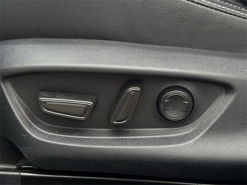 Used 2025 Toyota Camry SE image 27