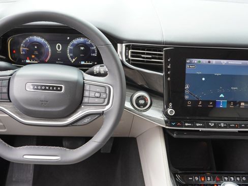 Used 2022 Jeep Wagoneer Series III w/ Premium Group I image 29