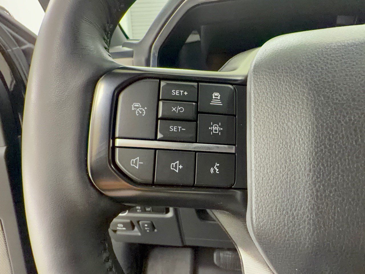 Used 2024 Ford F150 Platinum w/ FX4 Off-Road Package AWD/4WD image 18