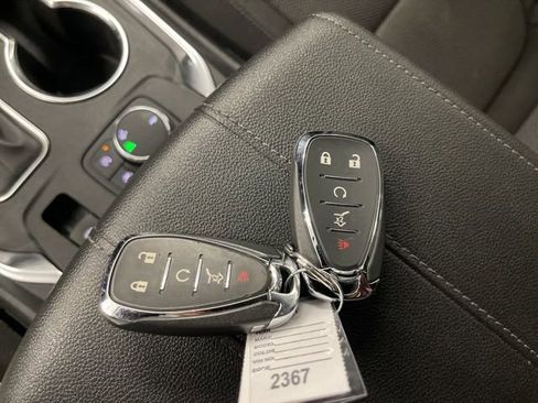 Used 2023 Chevrolet Traverse LT image 28