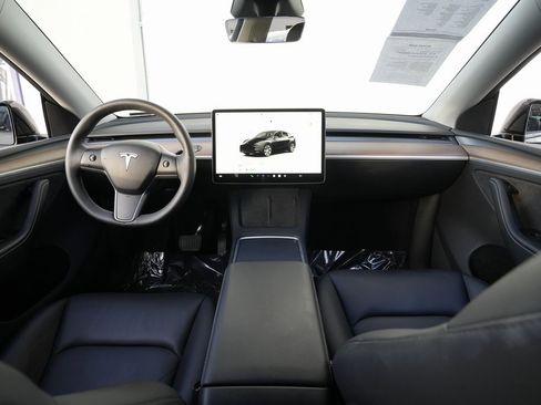 Used 2023 Tesla Model Y Long Range image 37