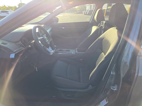 Used 2025 Nissan Altima 2.5 SV FWD image 3