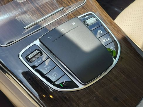 Used 2021 Mercedes-Benz GLC 300 image 26