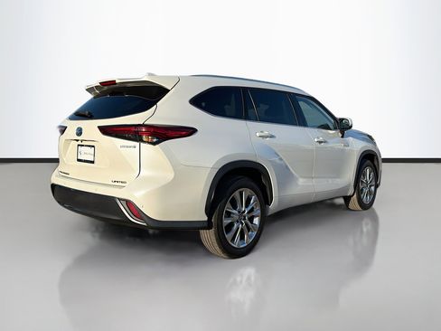 Used 2021 Toyota Highlander Limited image 3