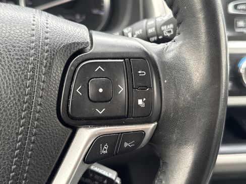 Used 2017 Toyota Highlander Limited image 15