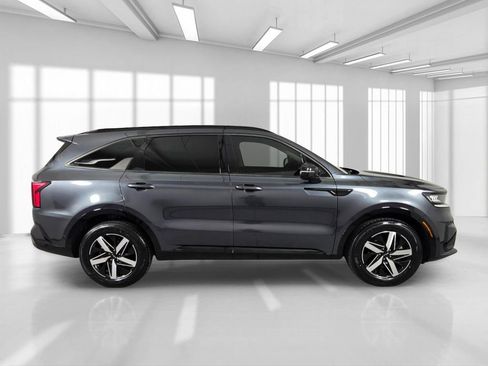 Used 2022 Kia Sorento S FWD image 9