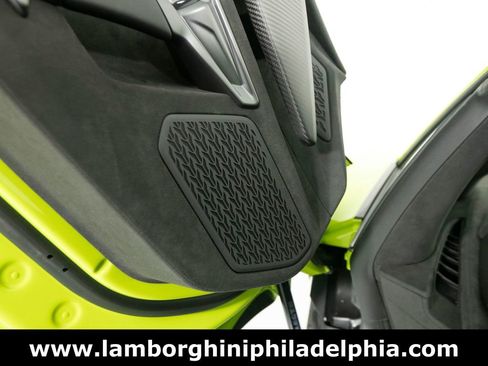 Used 2025 Lamborghini Revuelto Base image 13